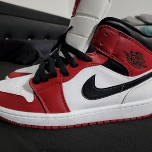 Jordan 1 Mid Chicago size 11 men